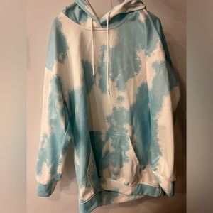 This is an oversized hoodie that i never wore because it was too big on me